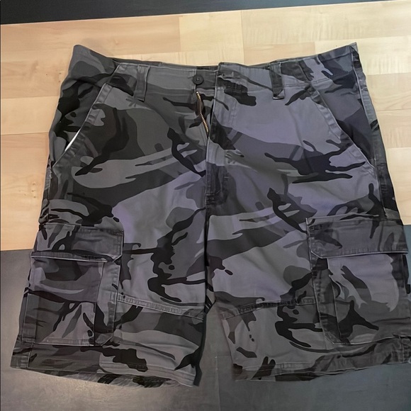 Wrangler Other - ©️Wrangler Authentics™️ Camouflage Cargo Shorts size 36w NWoT